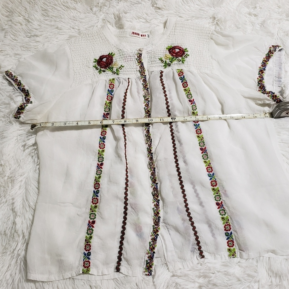 Beautiful button-up Johnny Was shirt